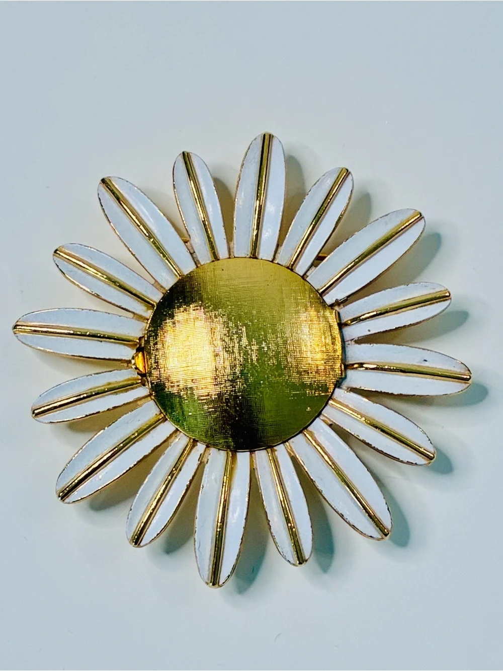 VTG Avon White and Gold PERFUME Gerber Daisy Flower Brooch MCM Retro Summertime